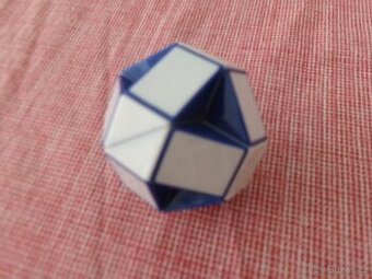 Had - retro hlavolam (skládačka).