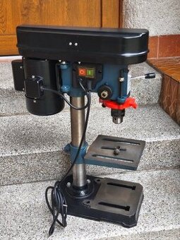 Prodám LITINĚNOU stolní vrtačku 350 W.