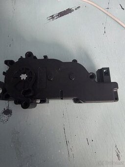 Motor zámku zadní kapoty Tesla model S 6nw009424