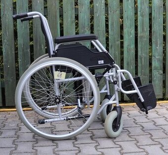 061-Mechanický invalidní vozík Meyra.