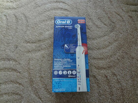 Dětský elektrický zubní kartáček Oral B junior smart - 1