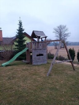 Prodám dětský zahradní domeček se skluzavkou + 2x houpačka