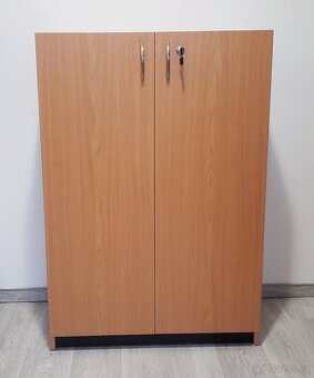 KANCELÁŘSKÁ SKŘÍŇKA SE ZÁMKEM
