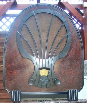 Radiopřijímač Philips 830A