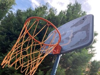 basketbalovy kos tarmak