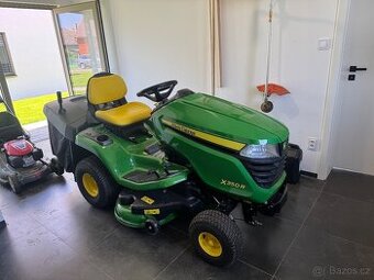 Zahradní traktor John Deere