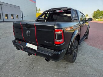 DODGE RAM 1500 LARAMIE 5.7 HEMI V8 401PS FULL LED OFFROAD