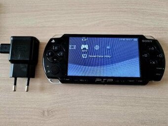 Sony PSP 2004 s nabíječkou v pěkném stavu