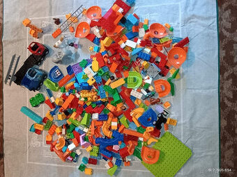 Lego duplo s auty, zvířátky a kuličkoudráhou. (ZLEVŇENO)