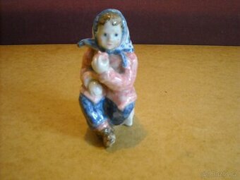 Starožitná porcelánová figurka