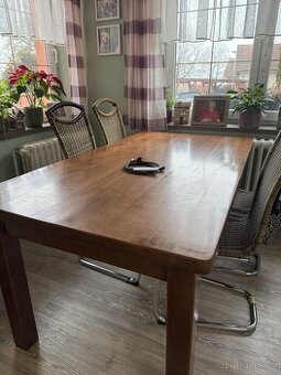 Kuchyňský stůl masiv