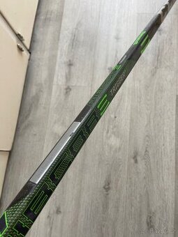 Hokejka CCM Trigger 5 95flex P28 pravá ZÁRUKA