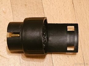 Redukce zásuvky tažného zařízení z 7. pólů na autě na 13.pól