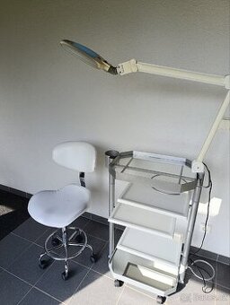 Kosmetický stolek s lampou a lupou+křeslo