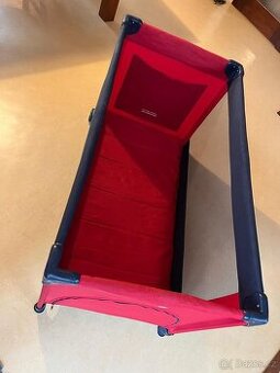 Cestovní skládací postýlka