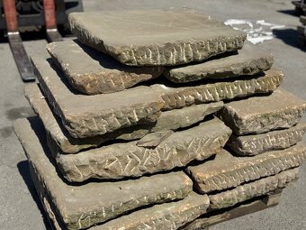 Pískovcová dlažba