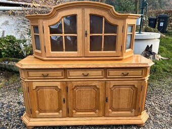 Rustikální komoda s vitrínou