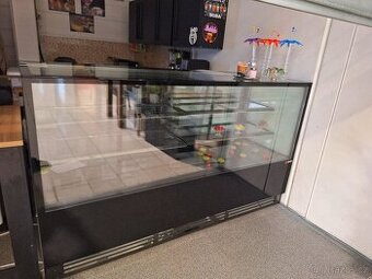 Dortový pult, nápojová lednice