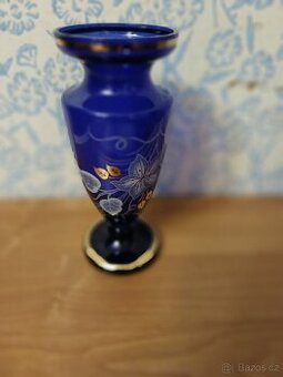 Modrá skleněná váza