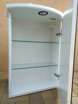 Zrcadlová skříňka