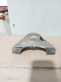 Jawa 350 pérák nebo Ogar kryt karburace poškozený