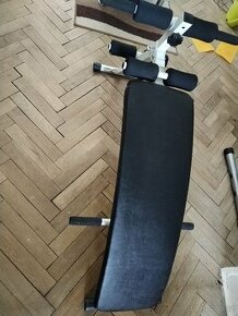 Posilovací lavice na břicho