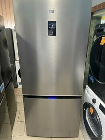 Nepoužitá široká lednice Beko RCNE720E3VZXPN
