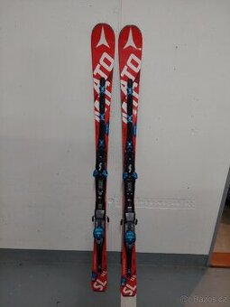 Nove atomic slalomove lyze