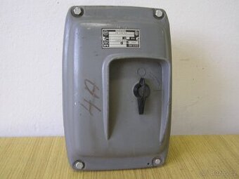 Jistící vypínač 4A