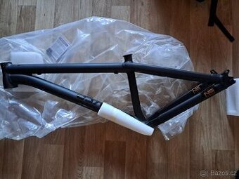 ns bikes decade v2 černý