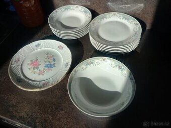 Talíře a mísa