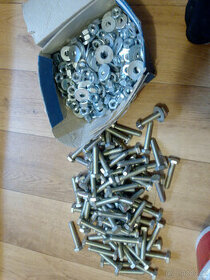 Matice, podložky a šrouby – nepoužité 100 ks