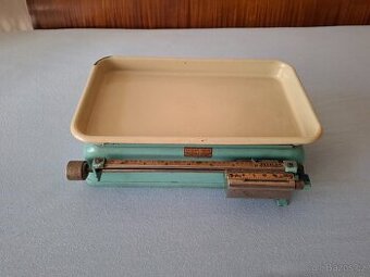 Stará kuchyňská váha Mikas