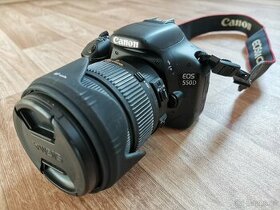 Zrcadlovka Canon 550D s objektivem Sigma 17-70 mm