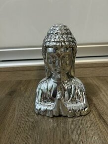 Stříbrný buddha
