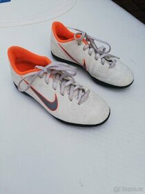 Dětská sálová obuv Nike vel.34
