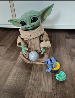 Interaktivní hračka baby Yoda Star Wars