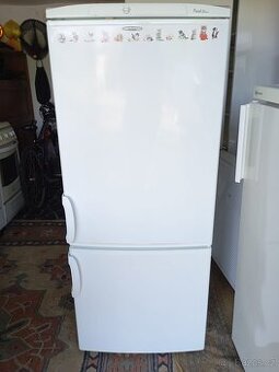 🧊 Kombinovaná lednice Amica AK 210 – 164 l + 63 l mrazák