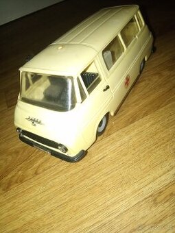 Stará retro hračka škoda 1203 sanita kaden angličak
