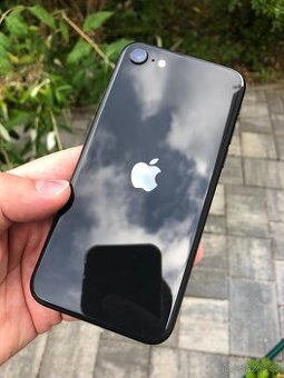 iPhone SE 2020 64Gb v hezkém stavu, black