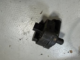 Mercedes Benz W164 doplňovací vodní čerpadlo