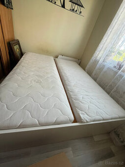 Bílá postel IKEA vč.matrací a roštu 180x200 cm