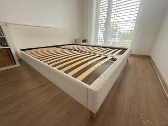 Rám postele 180x200 cm s roštem
