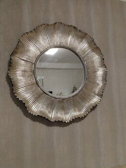 Nástěnné dekorativní zrcadlo