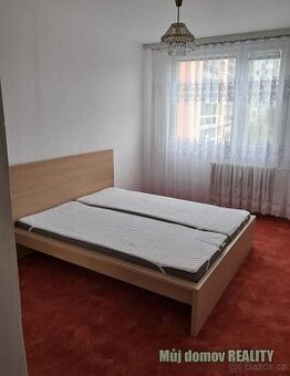 Pronájem prostorného bytu 3+1 se zasklenou lodžií  Praha 8, 