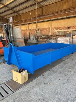 AVIA hákový kontejner na suť, šrot, stavební materiál