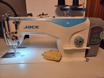 ŠICÍ STROJE PRŮMYSLOVÉ, ALE TAKE NA DOMA