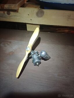 Vzácný historický Japonský RC motor O.S. Pet .099 (1.6ccm) +