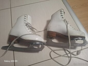 Krasobruslařské brusle Botas