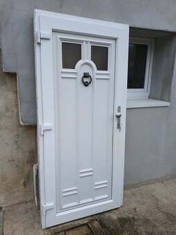 Plastové vchodové dveře